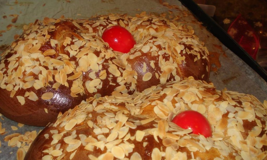 Γιατί την Μεγάλη Πέμπτη φτιάχνουμε τσουρέκια;