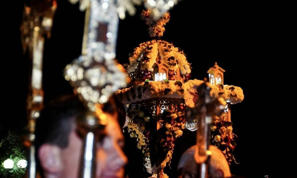 Δείτε ζωντανά  – Η Ακολουθία του Επιταφίου – «Η ζωή εν τάφω»