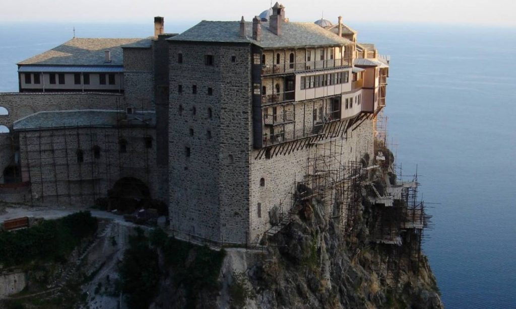 Στην Σιμωνόπετρα ο πολιτικός διοικητής του Αγίου Όρους – Δείτε φωτογραφίες από την Ακολουθία των Παθών (φωτο)