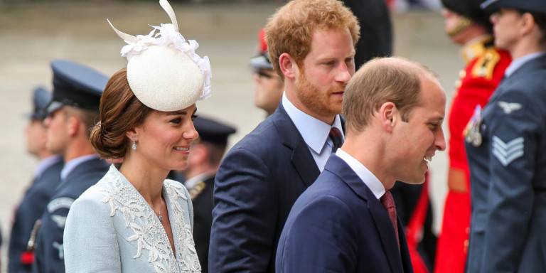 «Μαύρα σύννεφα» στο παλάτι – Η παρέμβαση της Κέιτ Μίντλετον για να τα ξαναβρούν Γουίλιαμ-Χάρι – Τι έκανε