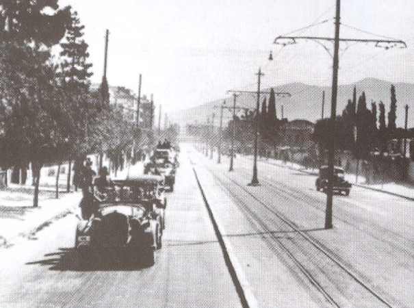 Κυριακή, 27 Απριλίου 1941: Οι Γερμανοί μπαίνουν στην Αθήνα – Η παράδοση της πόλης στο καφενείο των Αμπελοκήπων