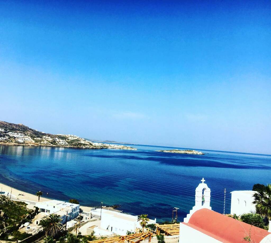 Ποιο διάσημο μοντέλο βρέθηκε από την Μύκονο στην Τήνο;