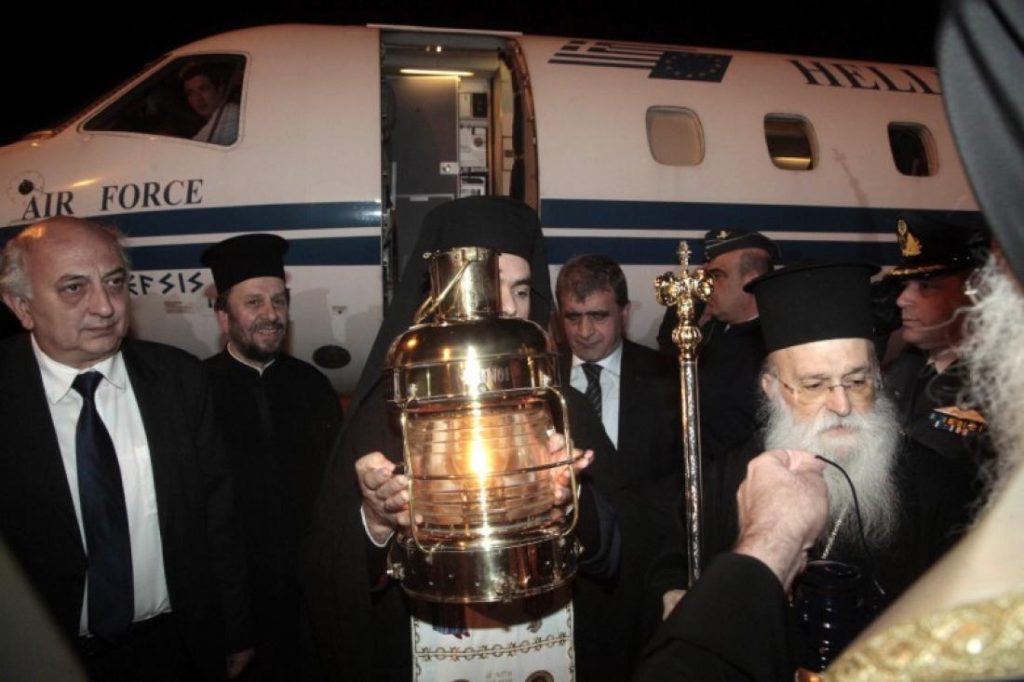 Χάος με Άγιο Φως – Καταγγελία Λαϊκού Συνδέσμου-Χρυσή Αυγή: «Άλλαξαν το αεροδρόμιο για να μας απαγορεύσουν την παρουσία»