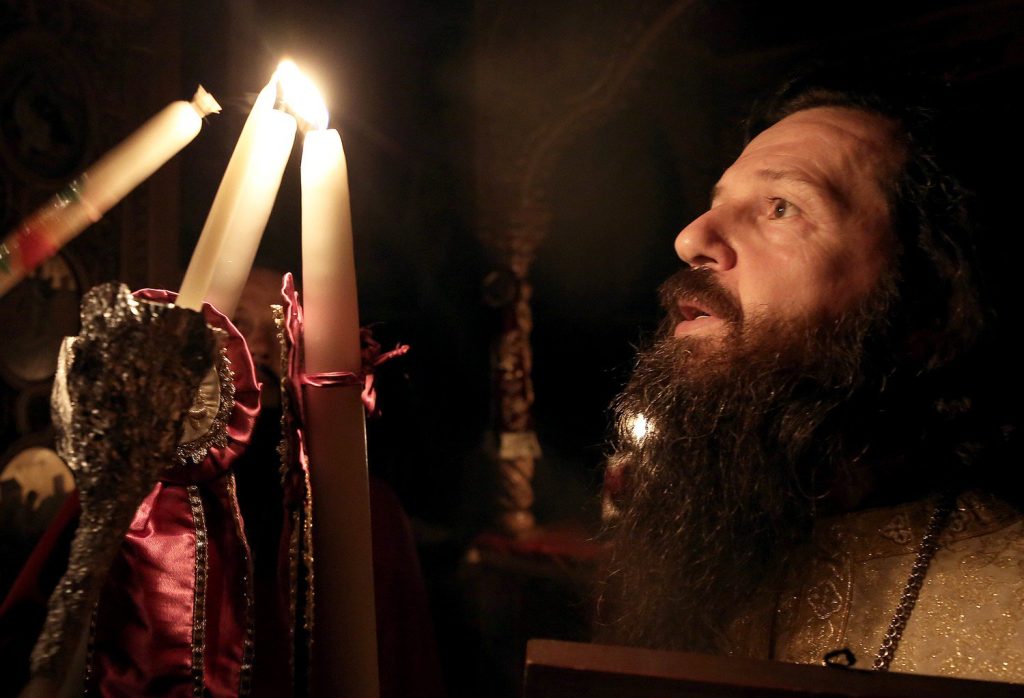 Έφτασε το Άγιο Φως στη Θεσσαλονίκη