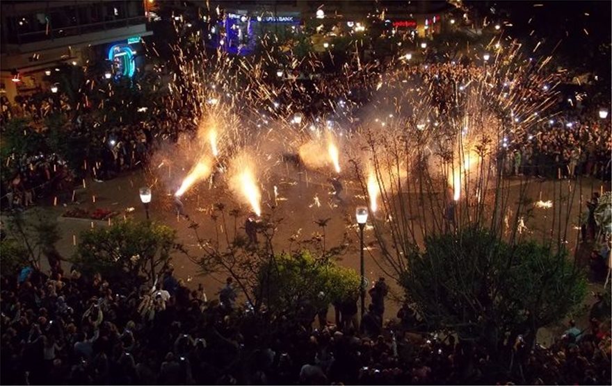 Αναβιώσαν και φέτος τα Χαλκούνια στο Αγρίνιο – Δείτε εντυπωσιακές φωτογραφίες και βίντεο