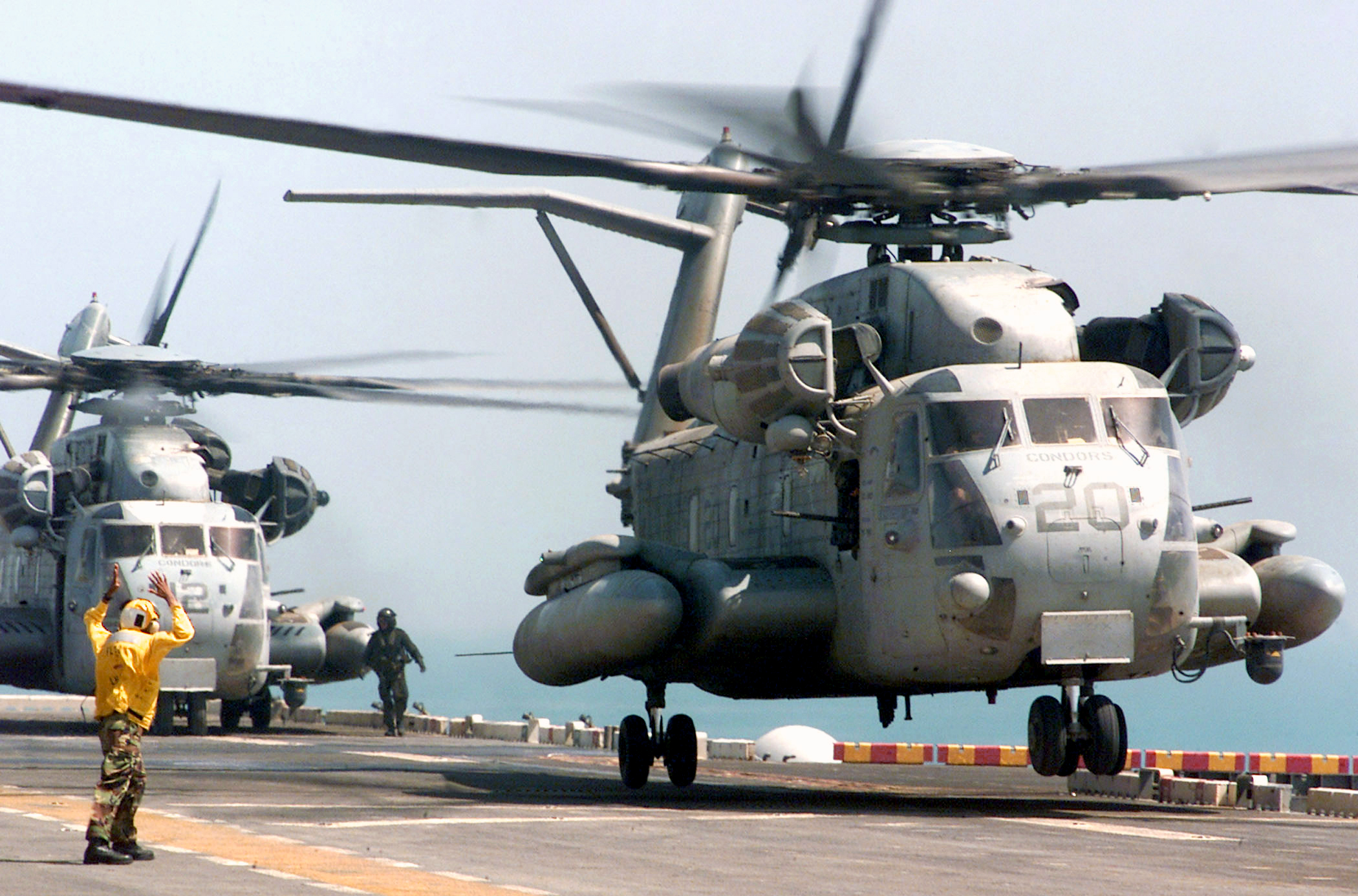 Βίντεο: Τους «έφυγε» ελικόπτερο CH-53E κατά τη διάρκεια ρυμούλκησης