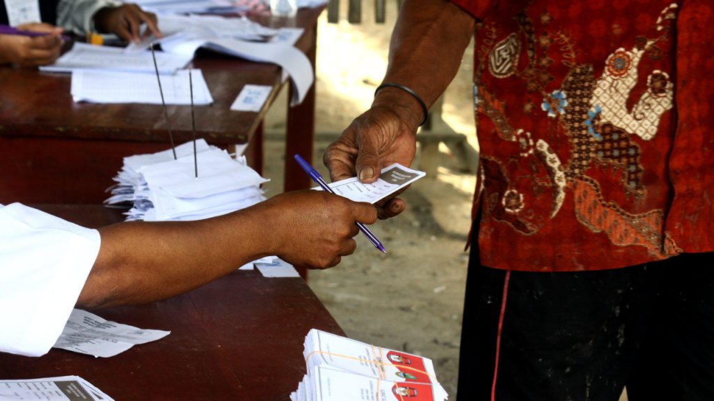 Ινδονησία: 250 εκλογικοί υπάλληλοι πέθαναν μετρώντας ψήφους από τις εκλογές της 17ης Απριλίου