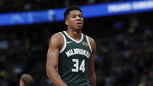 NBA: Οι Σέλτικς διέλυσαν τους Μπακς του Αντετοκούνμπο