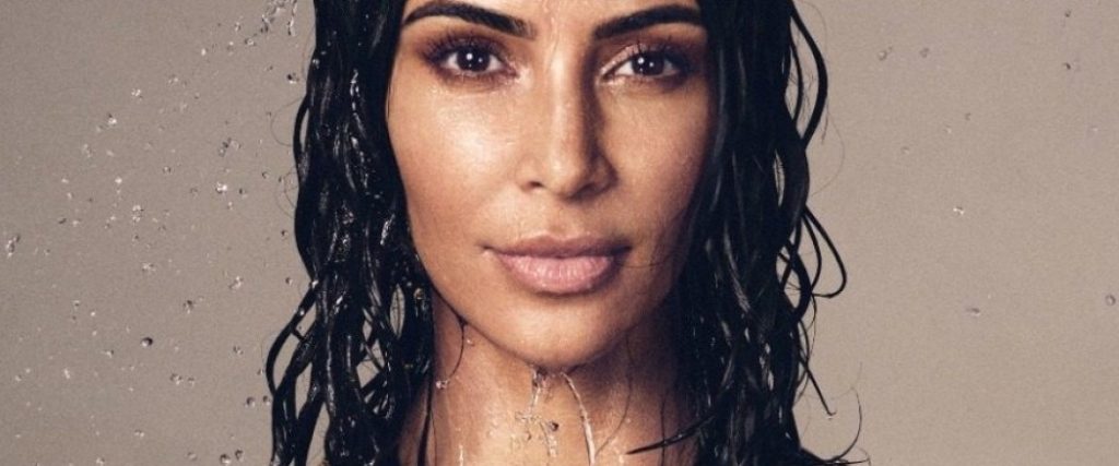 Η αποκαλυπτική φωτογράφηση της Κιμ Καρντάσιαν με διχτυωτό φόρεμα