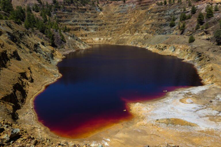 «Μυρίζει θάνατο» έλεγε Αμερικανίδα blogger για την λίμνη με τα πτώματα στην Κύπρο! (φώτο-βίντεο)