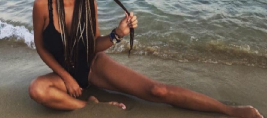 Πανέμορφη παρουσιάστρια: «Κάλυπτα με πετσέτες το σώμα μου στην παραλία, με έλεγαν κολώνα της ΔΕΗ» (φώτο)