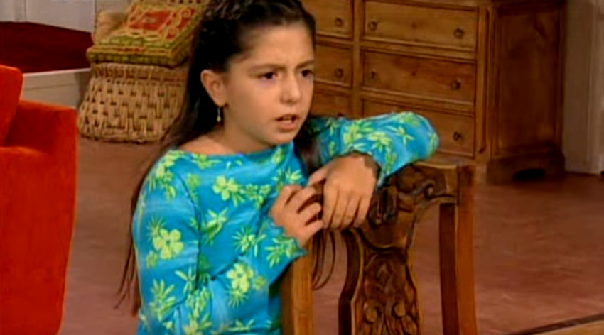 16 χρόνια μετά, η πιο εντυπωσιακή φαρμακοποιός – Νέες λήψεις της Λίλας από το «Άκρως Οικογενειακόν» (φώτο)