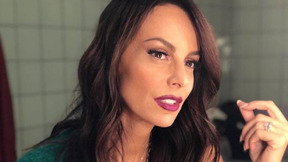 Η Μπέττυ Μαγγίρα εξομολογείται: «Πιστεύω ότι ο έρωτας μπορεί να κρατήσει για πάντα»