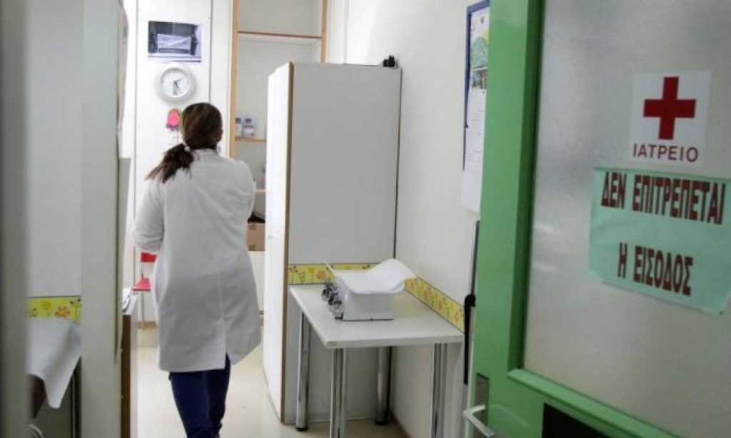 Δύσκολες ώρες για γνωστό Έλληνα παρουσιαστή – Η φωτογραφία από το νοσοκομείο και το δημόσιο «ευχαριστώ»