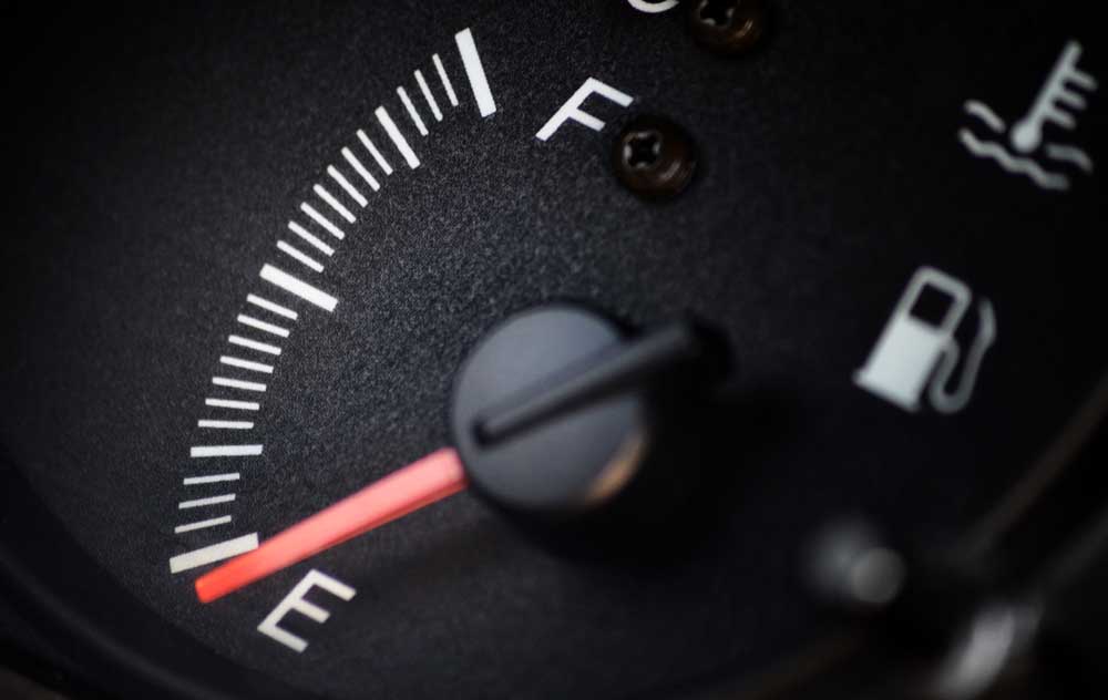 Πόσα χιλιόμετρα κάνετε με κόκκινο  λαμπάκι καυσίμων;