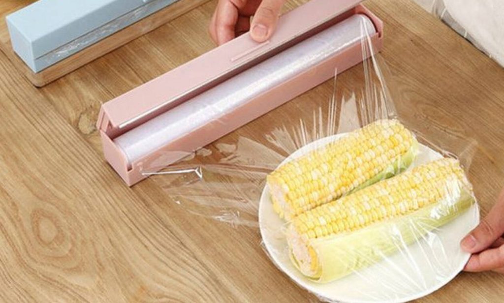 Αυτός είναι ο λόγος που πρέπει να βάζεις την πλαστική μεμβράνη στην κατάψυξη