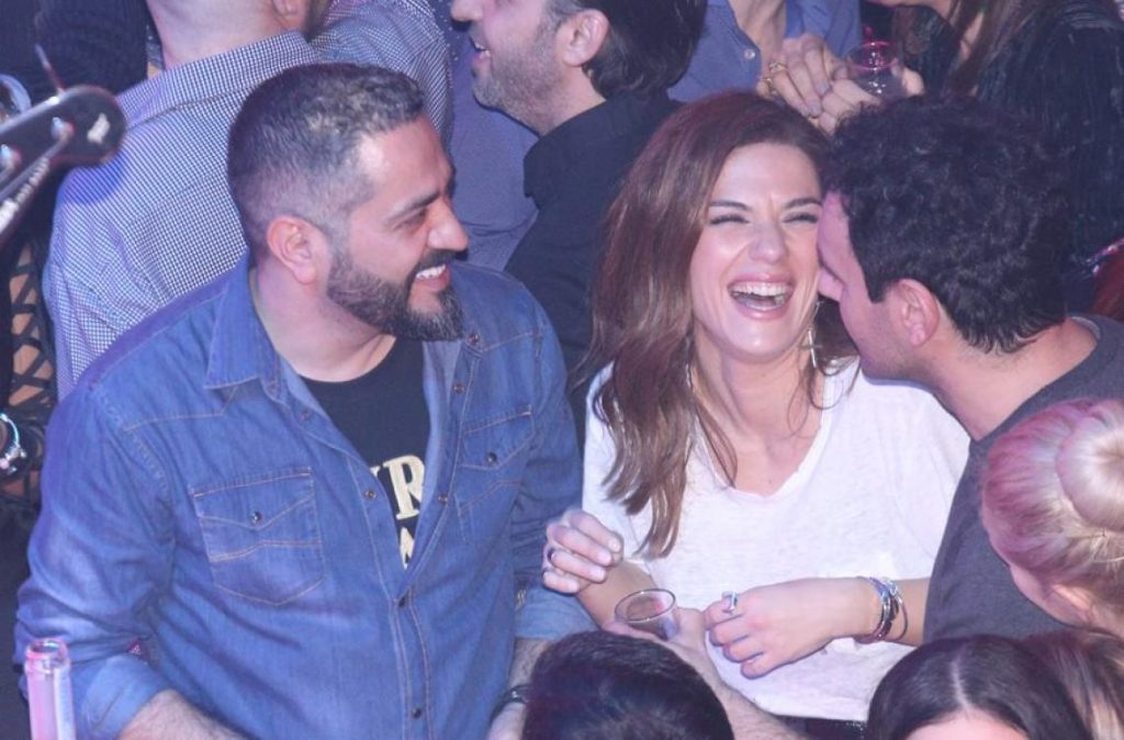 Βάσω Λασκαράκη – Λευτέρης Σουλτάτος: Δείτε τα πρώτα πλάνα από το γαμήλιο πάρτι τους στην Κρήτη (βίντεο)