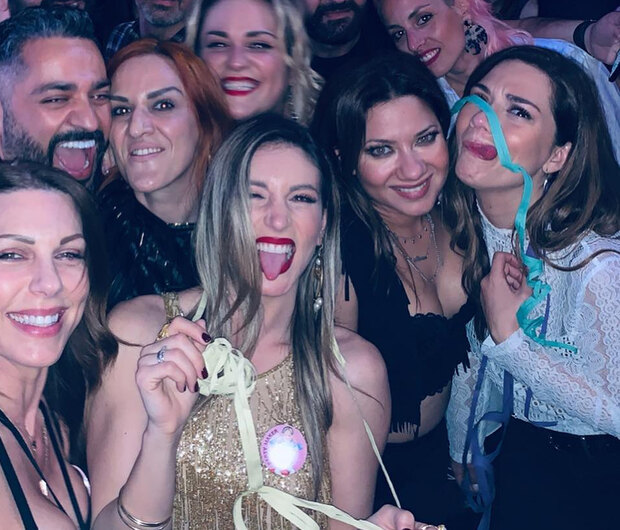 Γιατί δεν πήγε η Οικονομάκου και οι άλλες κολλητές της Λασκαράκη στο γάμο της; (φωτο)