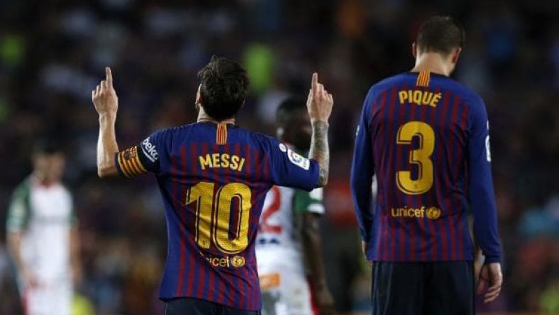 Δεκάχρονο αγόρι χωρίς πόδια έπαιξε μπάλα με Μέσι και Πικέ (βίντεο)