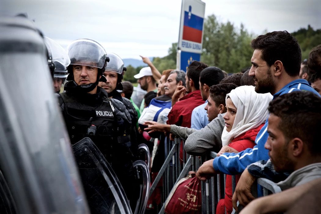 Μπορίσοφ: «30.000 παράνομοι μετανάστες έτοιμοι να περάσουν τα σύνορα από την Τουρκία»