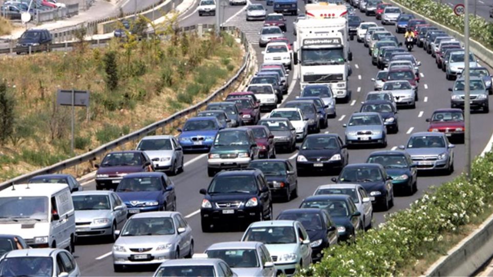 Στο «κόκκινο» οι οδηγοί: Μποτιλιαρισμένοι οι δρόμοι σε Κηφισό και Αθηνών- Λαμίας