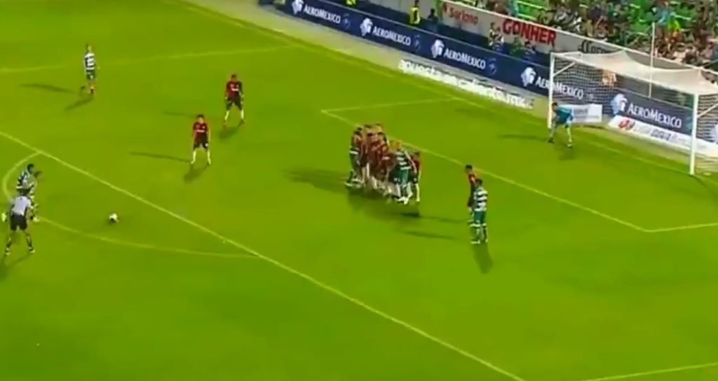 Τα 10 αλά Μέσι φάουλ που μας άφησαν… άγαλμα!