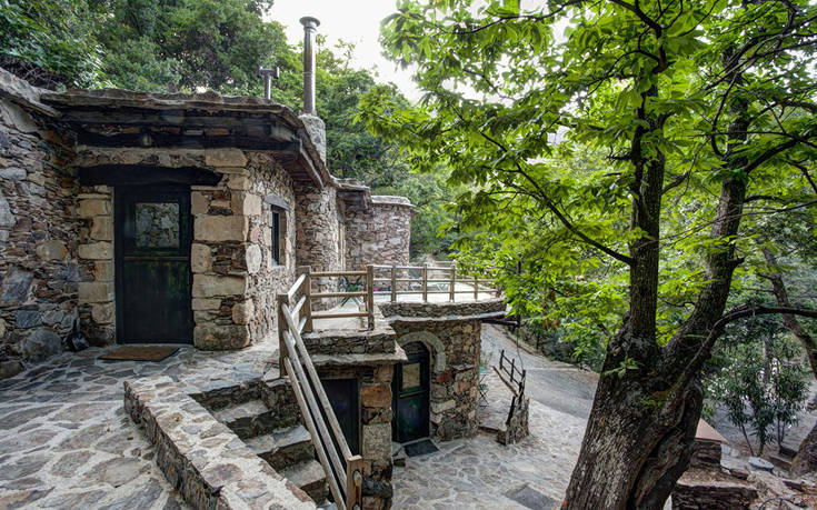 To ελληνικό χωριό που «μάγεψε» τον Guardian με τις ομορφιές του