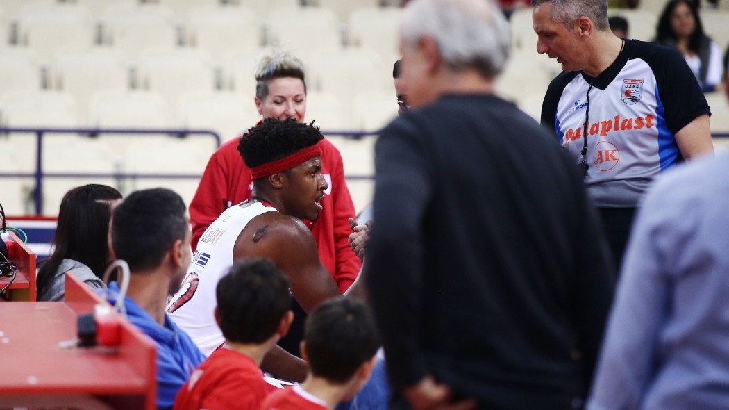 Έπος: Ο ΛεΝτέι ήπιε… καφέ από κοπέλα στο ΣΕΦ!