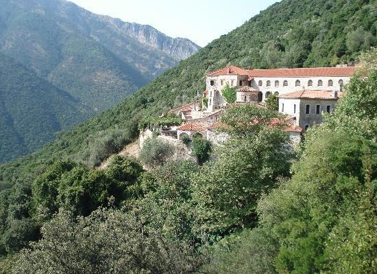 Γιατί δεν επιτρέπεται να τελείται γάμος ή βάπτιση σε μοναστήρι