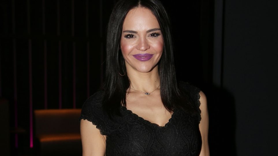 Πρώτη έξοδος της Νικολέττας Καρρά  μετά την είδηση του χωρισμού (φωτο)