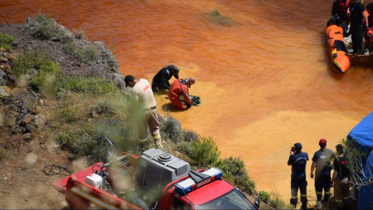 Πτώμα σε αποσύνθεση και στη δεύτερη βαλίτσα θανάτου που ανασύρθηκε από την Κόκκινη Λίμνη (φώτο)