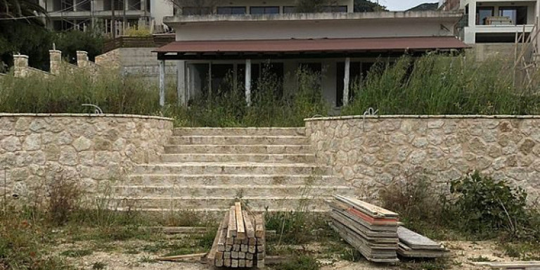 Καταγγελία-σοκ από Βρετανούς για ξενοδοχείο της Κέρκυρας – Τους θυμίζει εμπόλεμη ζώνη