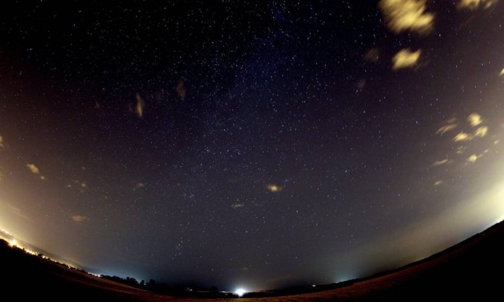 Κορυφώνονται σήμερα οι Υδροχοΐδες η δεύτερη ανοιξιάτικη «βροχή» διαττόντων αστέρων