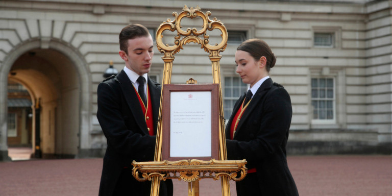 Αυτή είναι η επίσημη ανακοίνωση από το Παλάτι του Μπάκιγχαμ για το βασιλικό μωρό (φώτο-βίντεο)