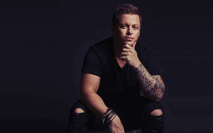 Τραγική κατάληξη dj – Προσπάθησε να βοηθήσει φίλη του και πέρασε από τζαμαρία