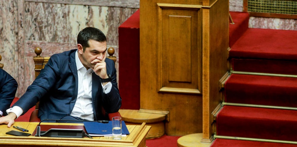 Στη Βουλή άρον-άρον ο Τσίπρας – Ανέβαλε την περιοδεία στα Ιωάννινα