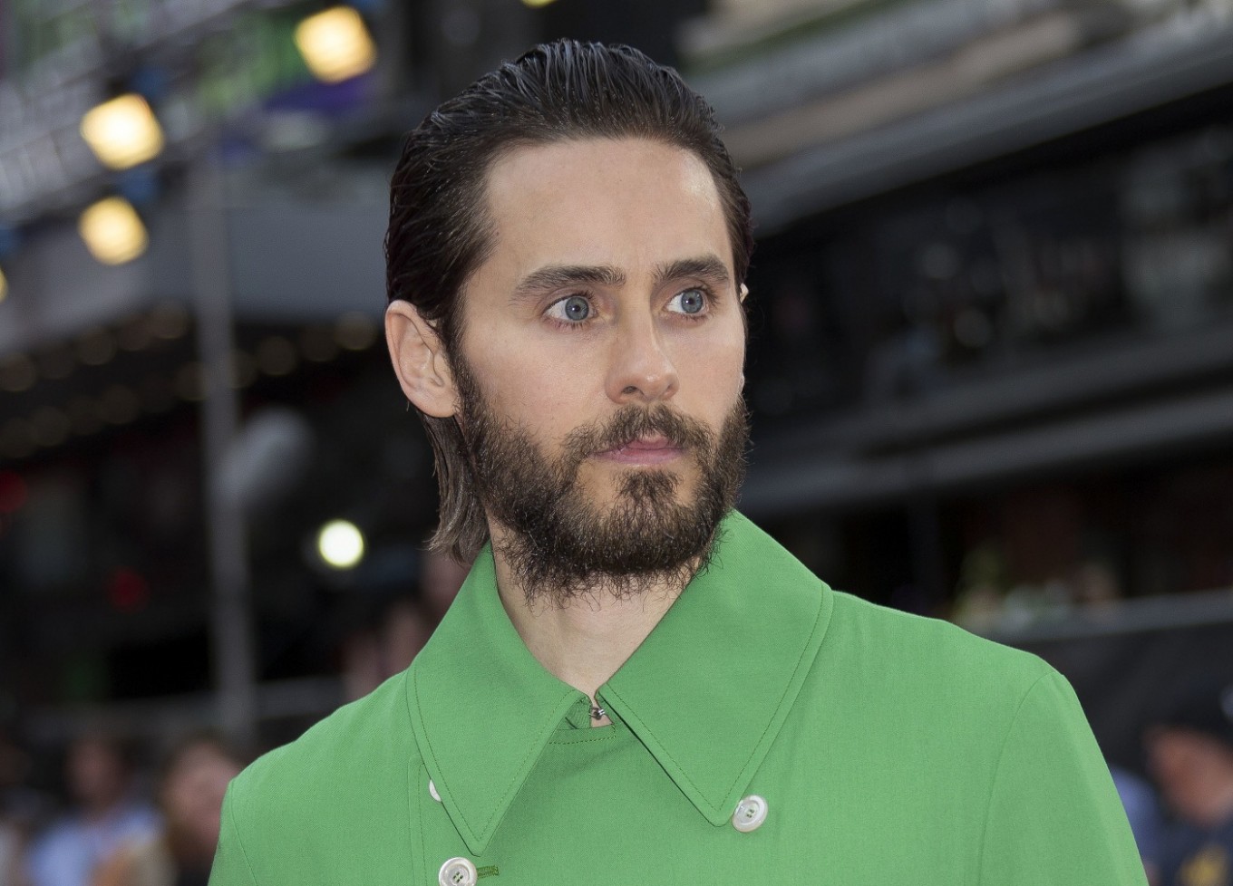 Ο Jared Leto εμφανίστηκε στο Met Gala κρατώντας… ομοίωμα του κεφαλιού του (βίντεο-φωτο)