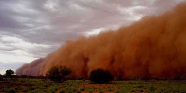 Αμμοθύελλα έκανε τη μέρα νύχτα (βίντεο)