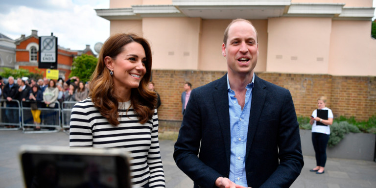 Γιατί η Κέιτ, ο Γουίλιαμ και ο Κάρολος δεν έχουν δει ακόμη το βασιλικό μωρό – Οι πρώτες δηλώσεις τους (βίντεο)