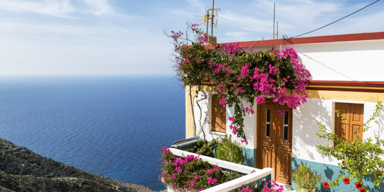 Το μυστικό χωριό της Ελλάδας όπου «κυβερνούν» οι γυναίκες (φώτο-βίντεο)