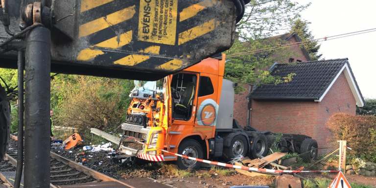 Οκτώ τραυματίες από σύγκρουση τρένου με φορτηγό στη Γερμανία