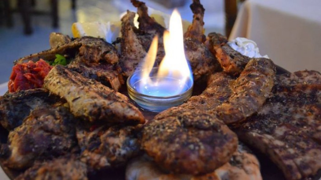 Ο ναός των κρεατοφάγων: Η περιοχή της Αθήνας με τα κορυφαία κρέατα που έχεις φάει ποτέ
