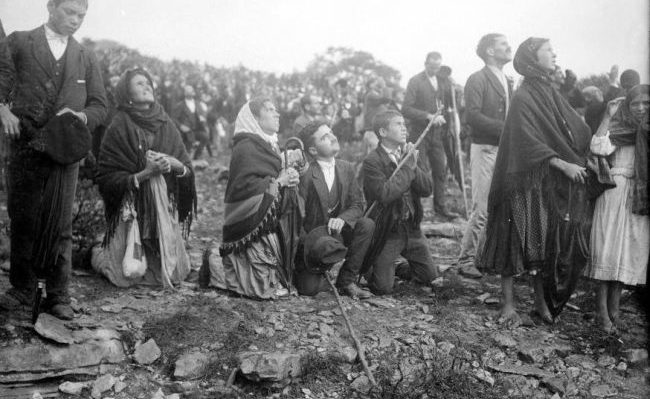 Το «θαύμα» που ξεσήκωσε την Πορτογαλία – Ραντεβού 70.000 ανθρώπων για να δουν την Παναγία (φώτο)