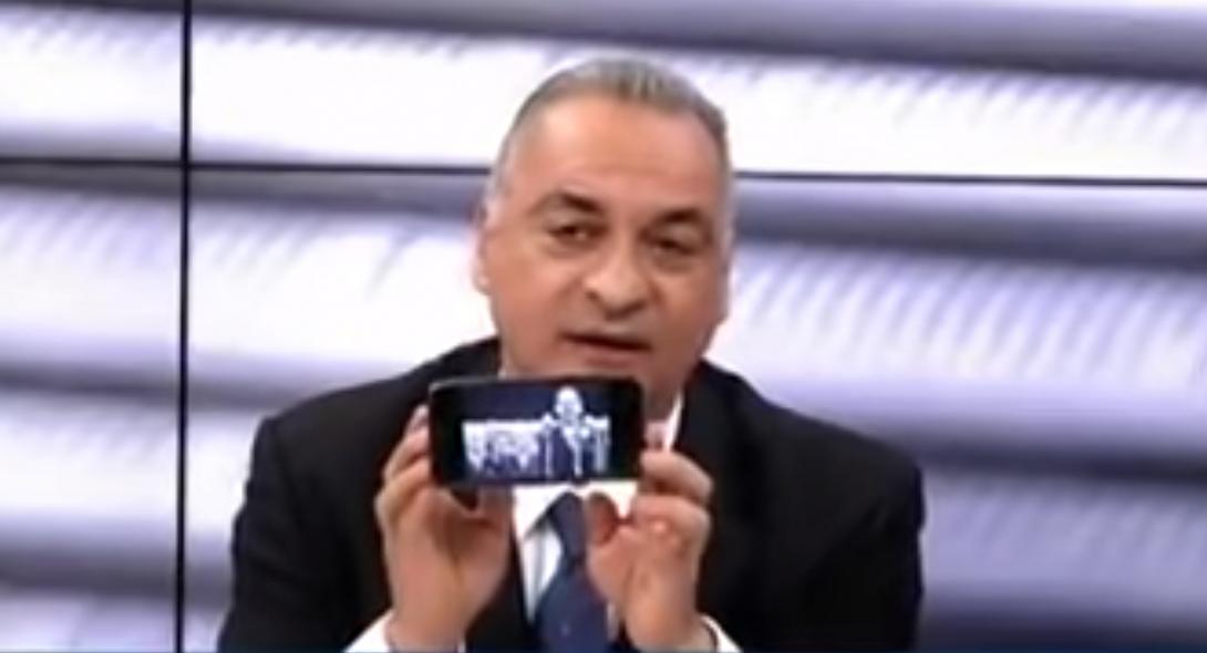 Γκάφα Μ. Κεφαλογιάννη οn air: Έδειξε λάθος φωτογραφία με τον πατέρα του Τσίπρα (φωτο-βίντεο)