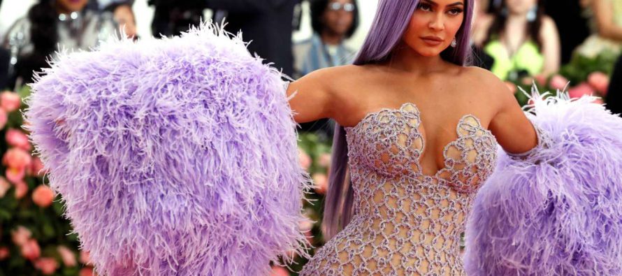 Η ματιά της Κάιλι Τζένερ στα οπ@@@@α της Τζένιφερ Λόπεζ που κάνει το γύρο του διαδικτύου (φώτο)