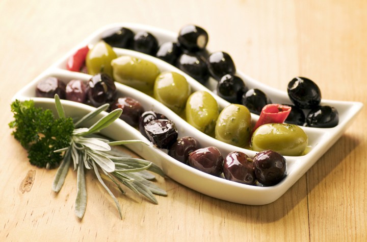 Πράσινες ή μαύρες ελιές; Ποιες προσφέρουν περισσότερα στον οργανισμό μας;