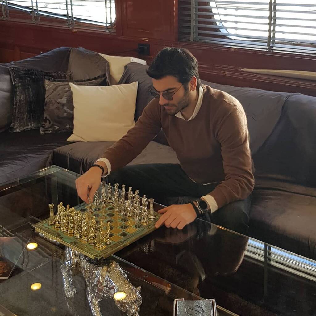 Σοκάρει ο Μάνος Ιωάννου με χτυπήματα και αίματα στο πρόσωπο! (φωτο)