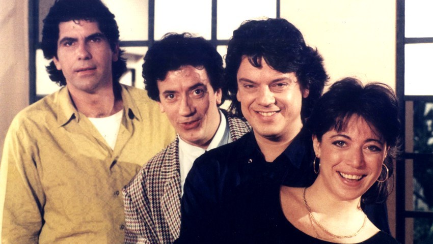 Πασίγνωστος Έλληνας πολιτικός έγραφε τους διαλόγους στους «Απαράδεκτους»