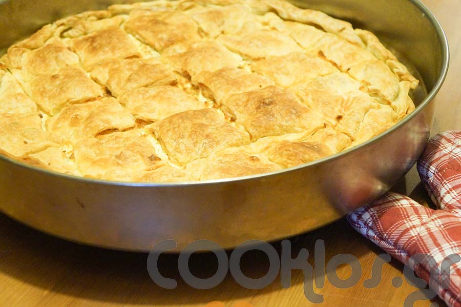 Η συνταγή της ημέρας: Τυρόπιτα με εύκολο σπιτικό φύλλο