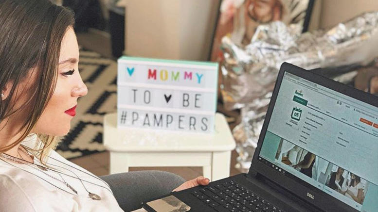 Η Αθηνά Οικονομάκου εύχεται «Χρόνια Πολλά» στις μανούλες